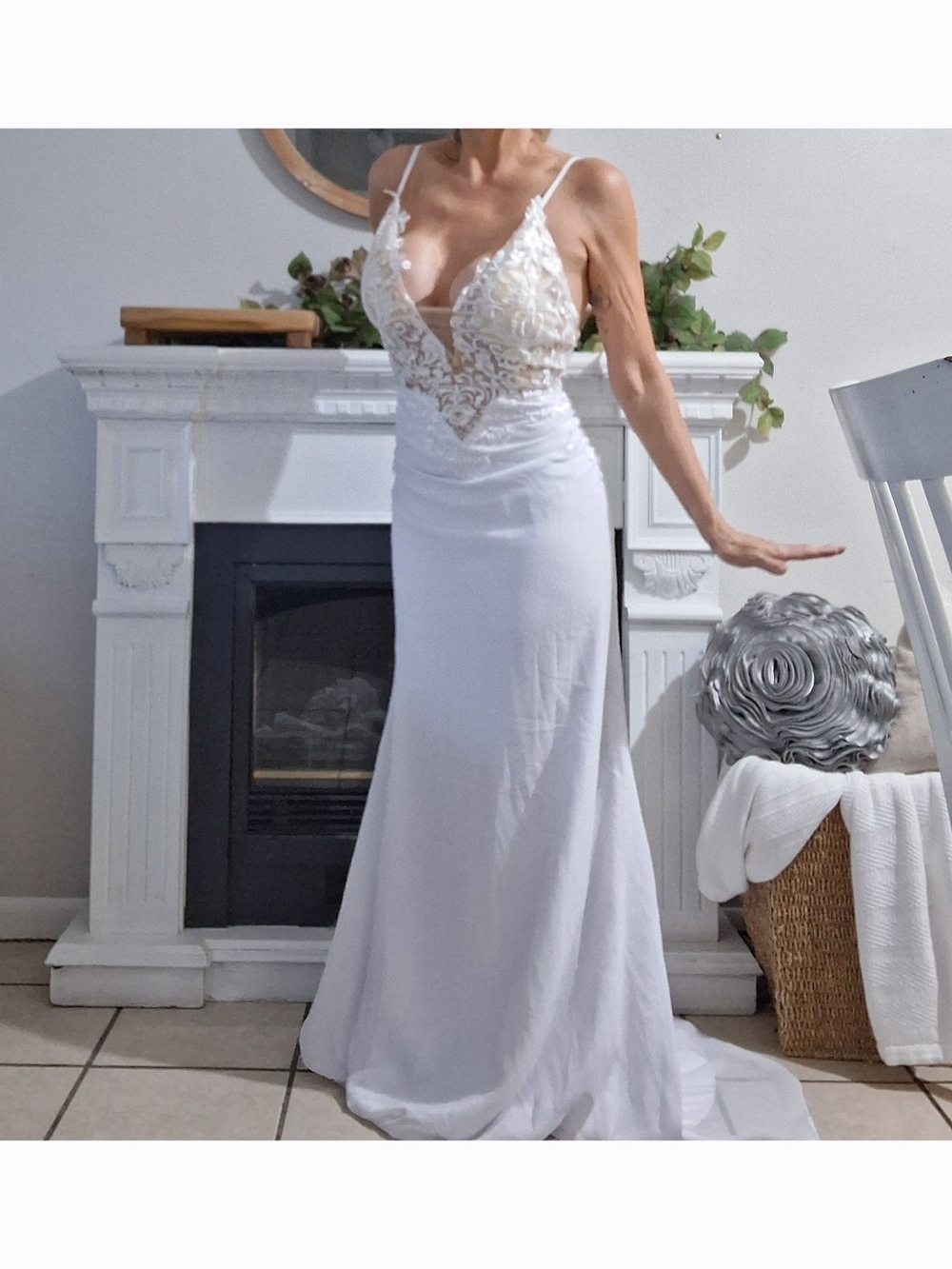 White Lace Appliqué Spaghetti-Strap Wedding Dress
